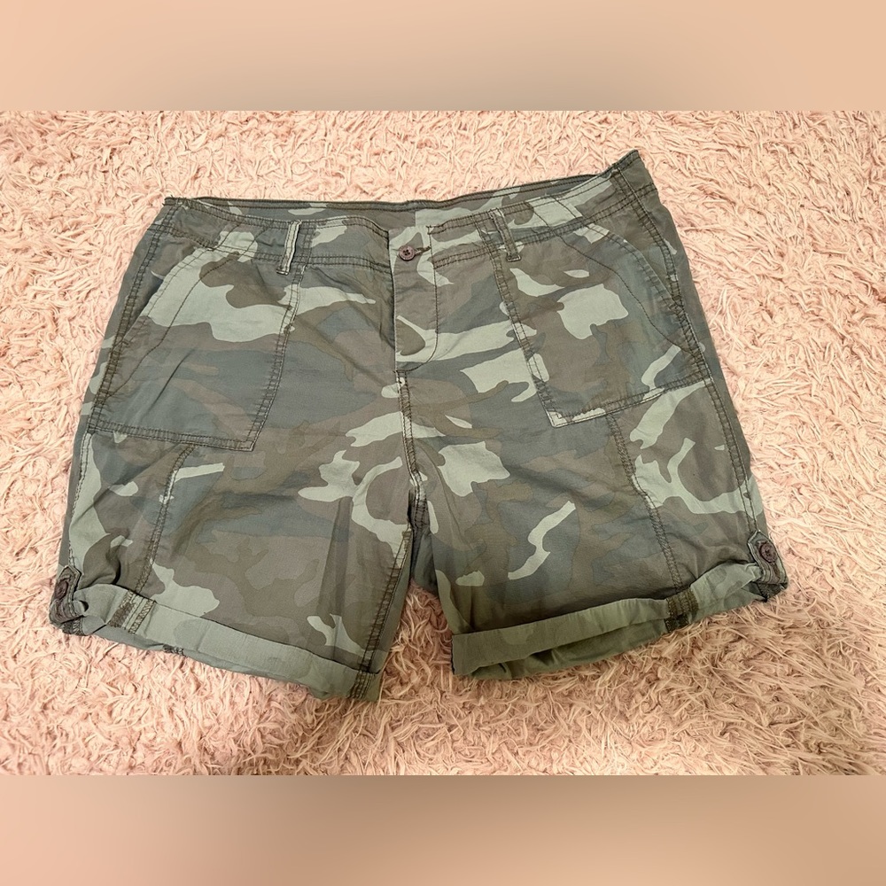 Woman’s Size 16 Camo Shorts